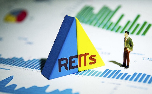 9只公募REITs上市全线飘红，最高涨幅近20%，投资者该买还是卖？