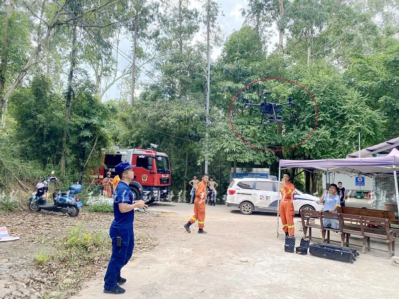 广西4岁女童公园走失，被发现时竟坐在20多米高的悬崖上休闲区蓝鸢梦想 - Www.slyday.coM