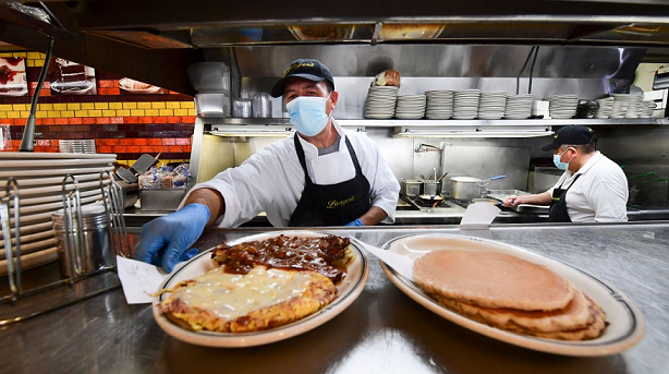 美国加州重启经济活动 餐饮业面临人员短缺危机