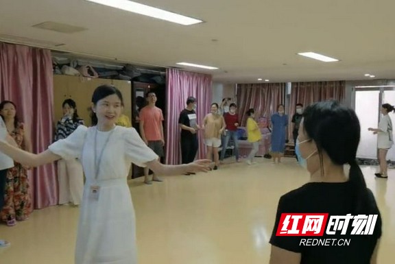 湖南省妇幼保健院孕妇学校开设新课程：奥尔夫音乐游戏胎教课