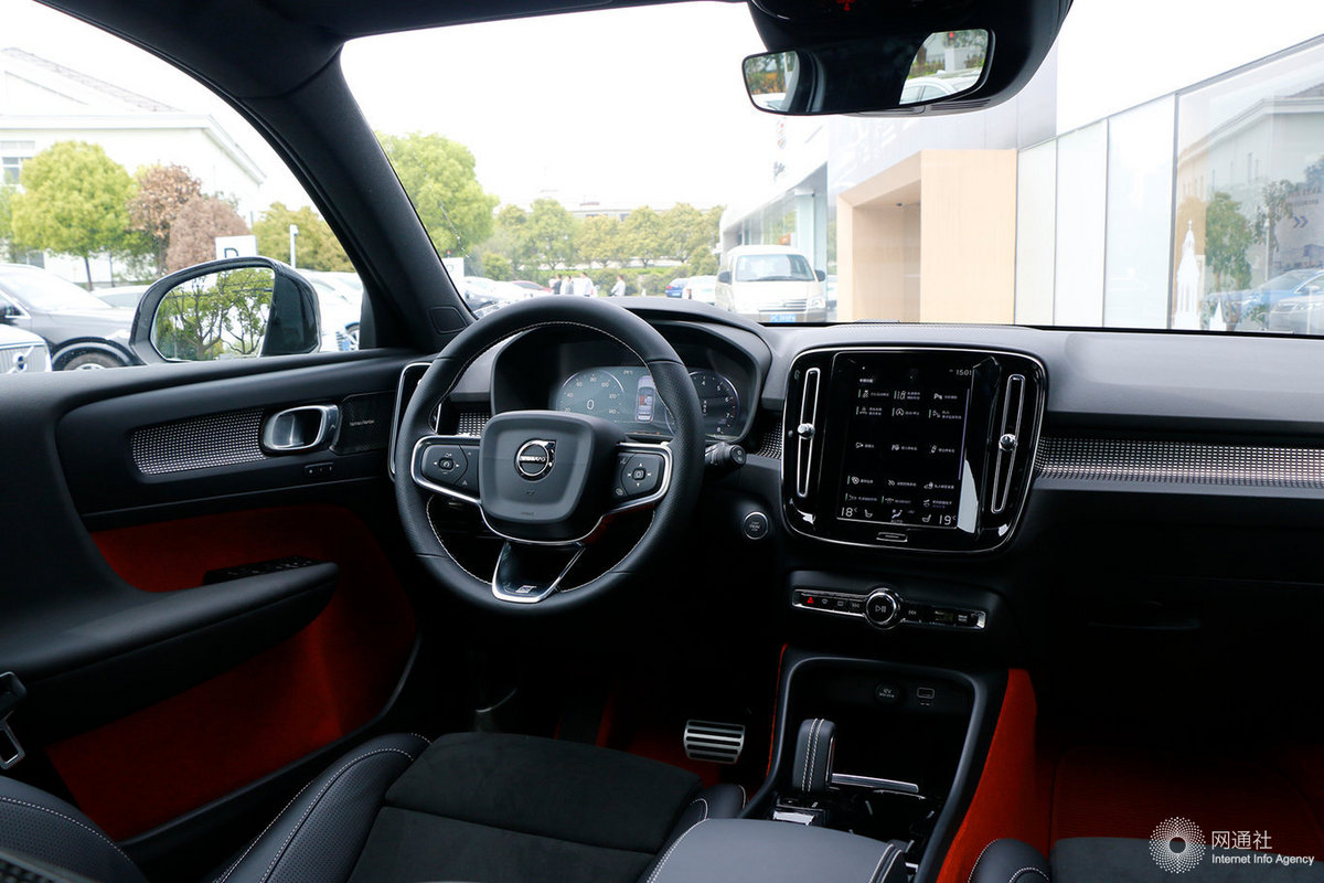 配置调整 新款国产沃尔沃xc40售26.48万起-新浪汽车