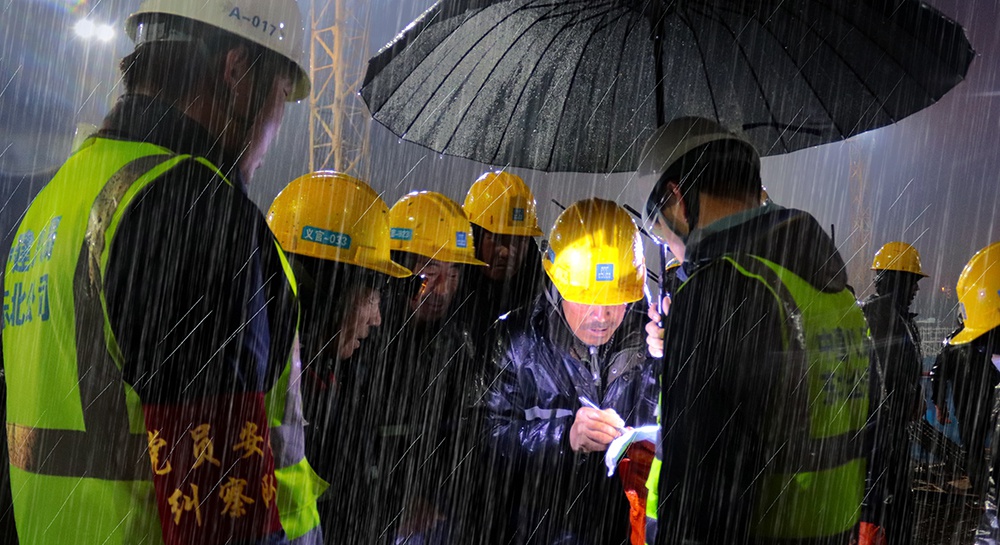 中建八局张伟翃的《雨夜》 本文图片均由主办方供图