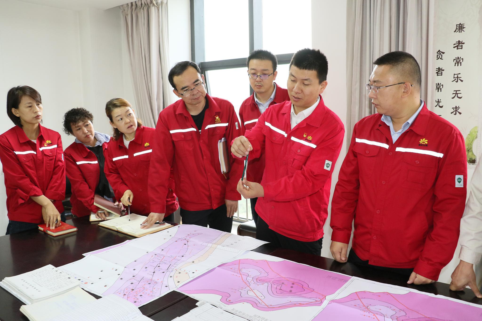 定边采油厂与延长石油集团研究院等部门深度合作,形成联合攻关团队