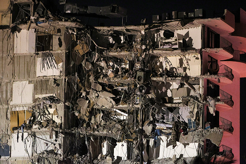 美国迈阿密一公寓楼部分倒塌 已致1死10伤 多人受困