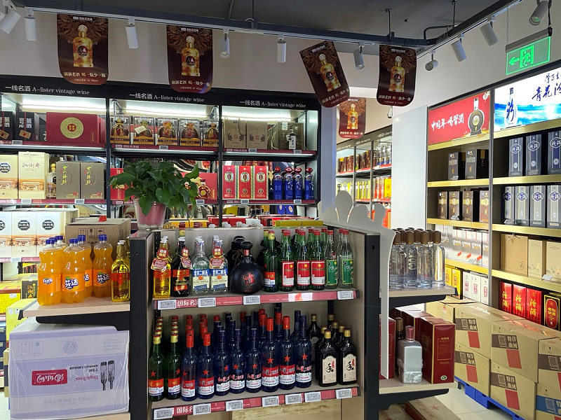 北京市丰台区某烟酒店陈列的白酒产品