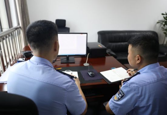 图为民警办案画面.沙坪坝警方供图