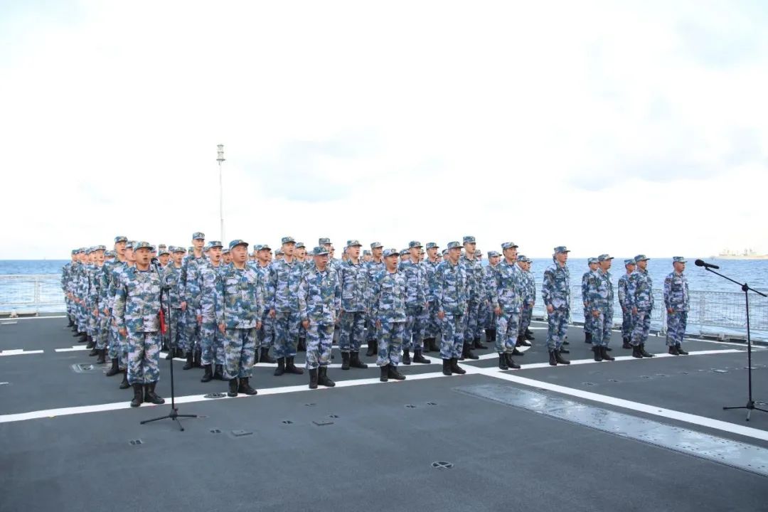 海军第37批护航编队隆重举行向祖国报告宣誓签名仪式