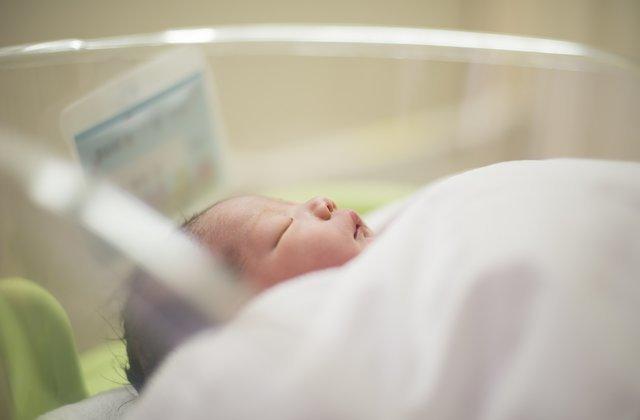 疫情导致不愿生育？报告称美国出生率出现半世纪来最大降幅