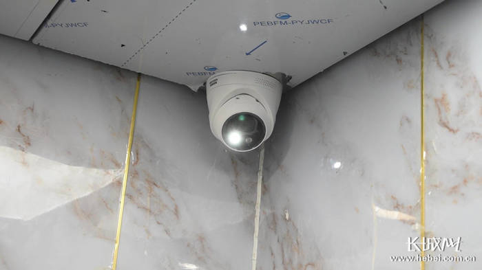 电梯内安装的"电瓶车入梯预警监控系统".