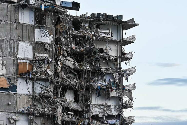 ​美国公寓倒塌99人失踪 巴拉圭总统夫人亲属下落不明