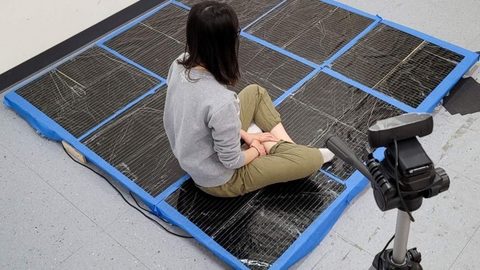 MIT科学家开发触觉感应地毯  在没有摄像头的情况下估计人类的姿势