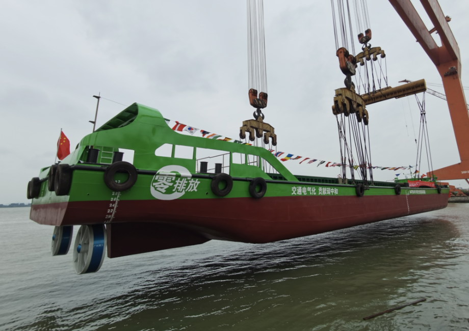 首艘国产内河纯电池动力集装箱船正式下水|船舶_新浪财经_新浪网