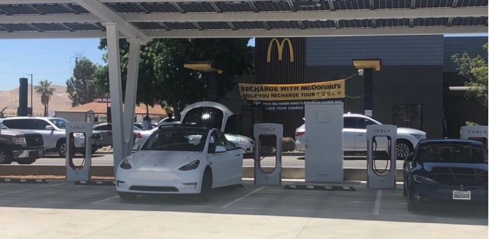 特斯拉超级充电站与附近麦当劳合作  为车主提供直接送餐服务