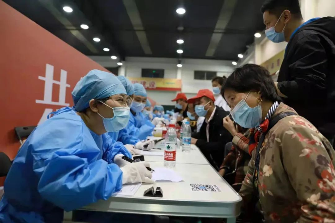 上海18周岁以上人群新冠疫苗接种率已达77.6%