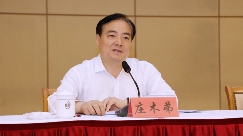 "奉贤区委书记庄木弟在签约仪式上表示,近年来,奉贤立足"新片区西部