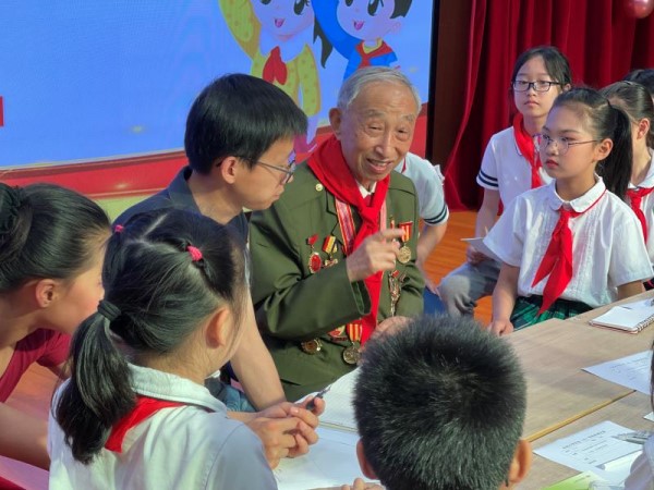 活动特邀志愿军老战士,上海新四军"沙家浜"部队历史研究会会长刘石安