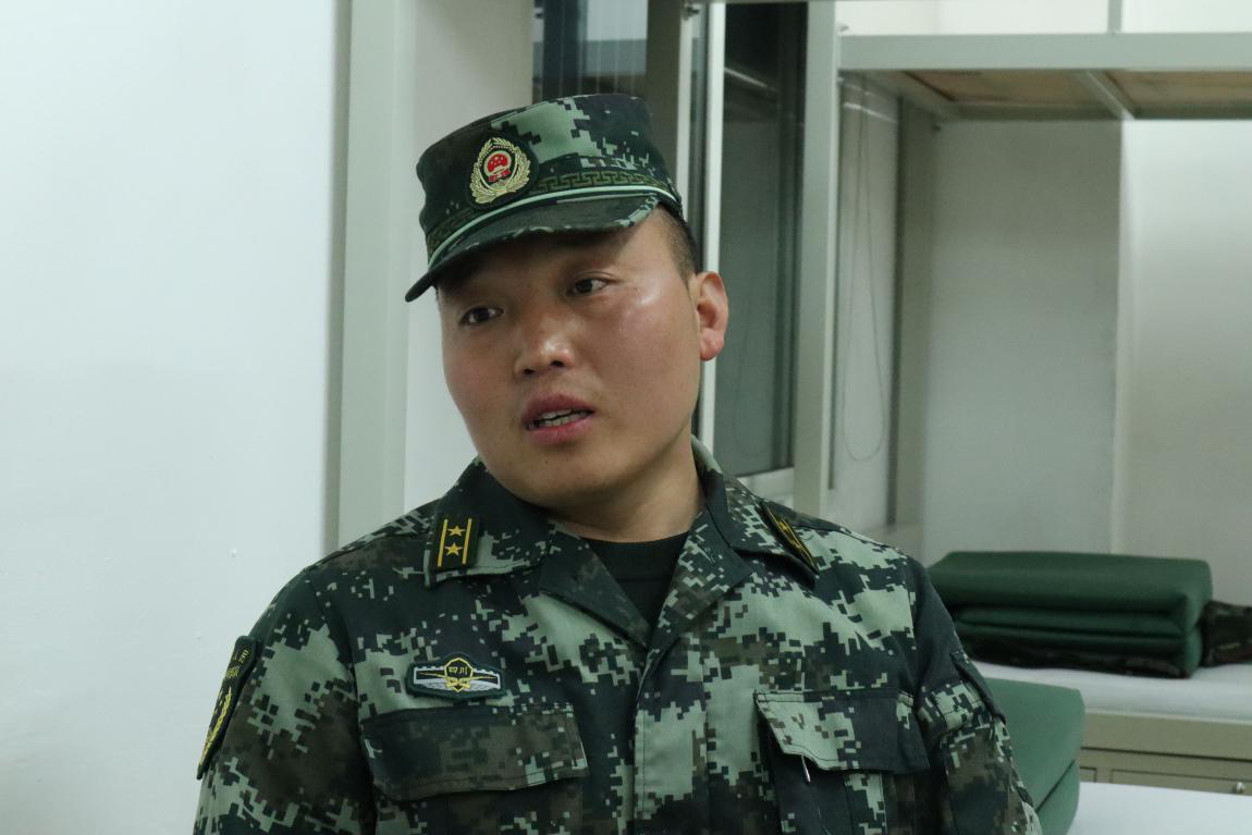 (政治指导员贾纯斌)