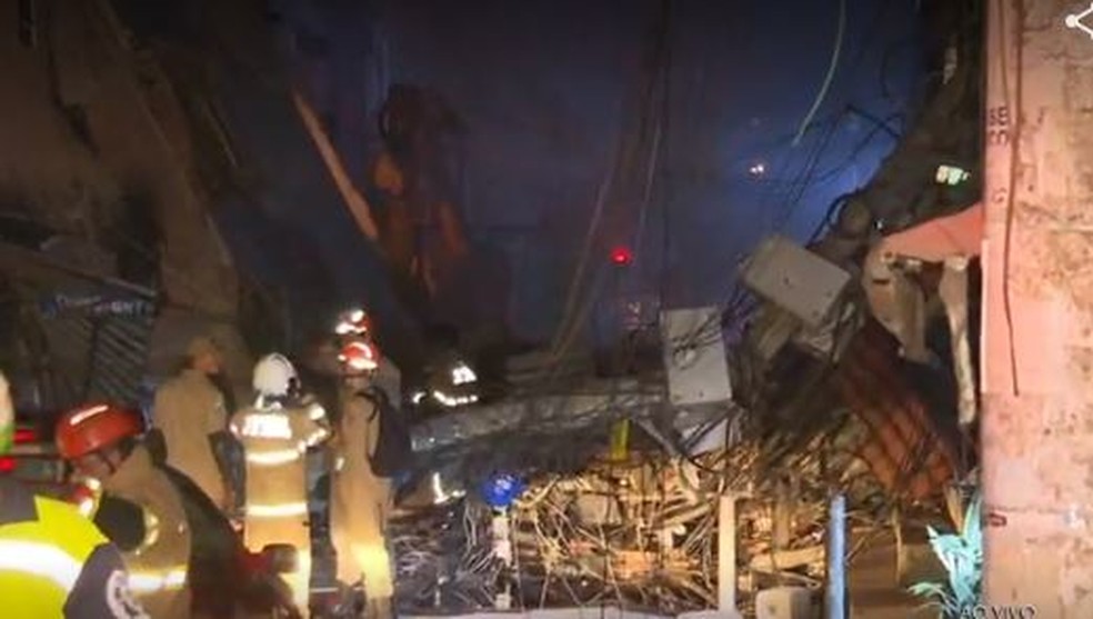 巴西里约一幢4层建筑物倒塌 致3人受伤多人失踪