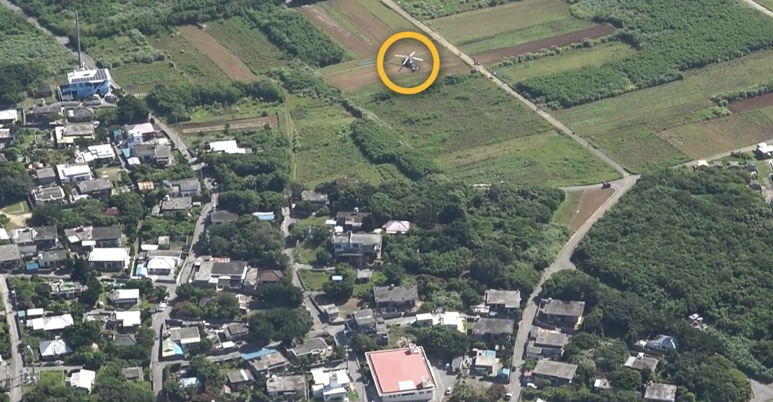 直升机迫降地点距离居民住宅仅约120米(图片来源:每日新闻视频截图)