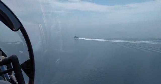 俄罗斯国防部公布的英国驱逐舰视频截图