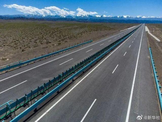 今天，京新高速公路全线建成通车！