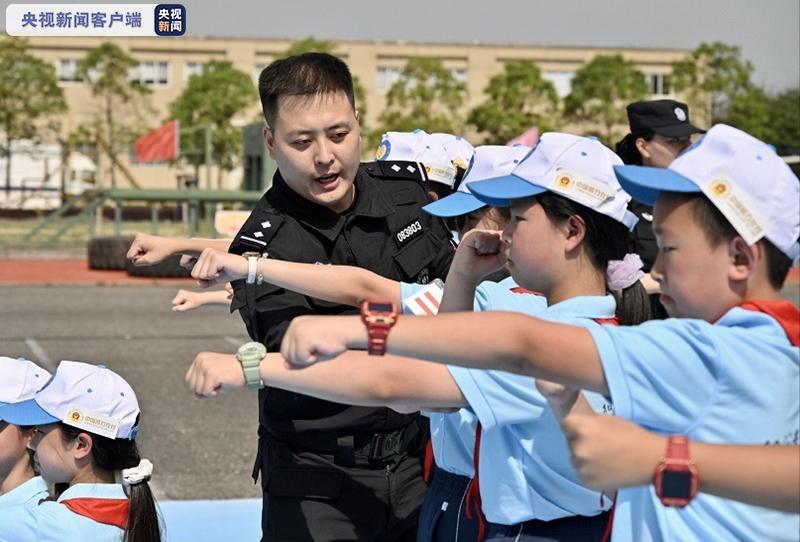 萌娃进警营 近距离体验德阳特警生活