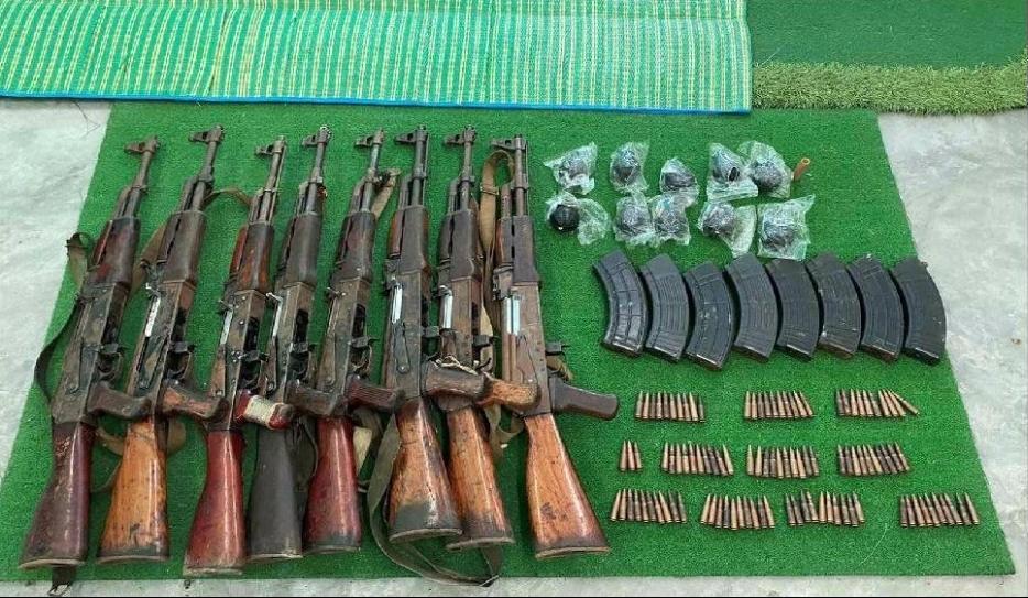 缅甸军方通报查获大批武器装备