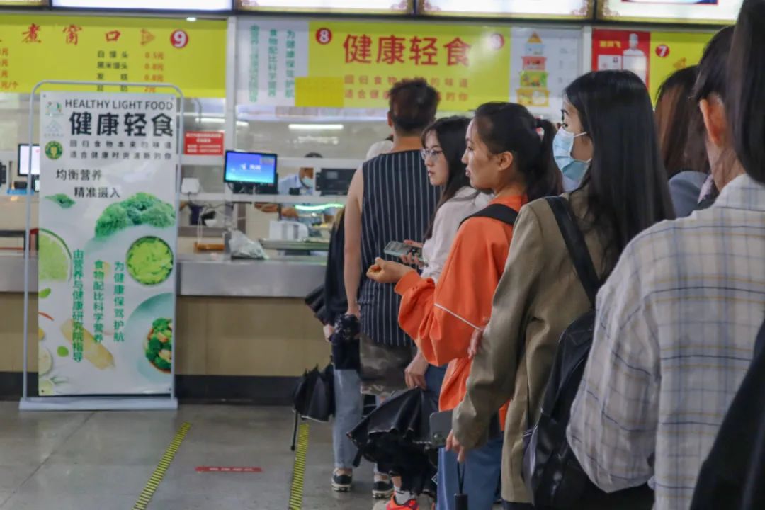 武科大这个食堂窗口火爆了!|武汉科技大学_新浪新闻
