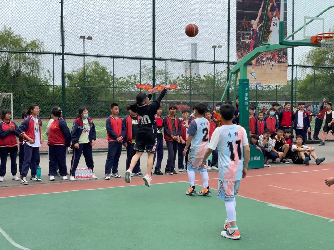 视频-东莞大学生联赛上演群殴 女生吓得CBA盘口与数据深度__今日CBA盘口分析·大小分策略·球队档案尖叫连连
