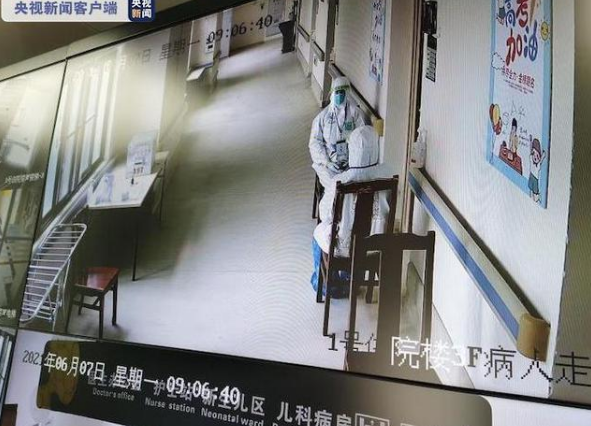 广州隔离病房考生高考画面曝光：交卷后试卷答题卡晾架子上消毒