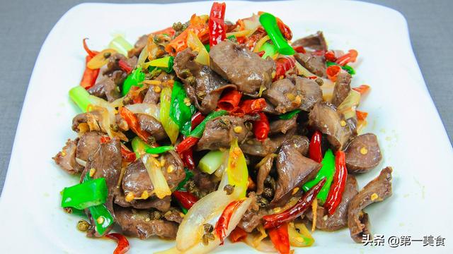 厨师长教你做香辣猪心,掌握这个几个技巧,口感脆嫩,麻辣爽口