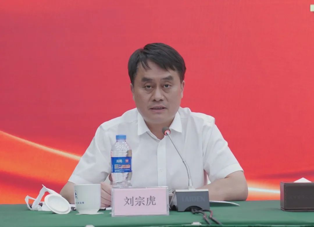 在设立专题会上,中国联合水泥常务副总经理杨振军回顾了双方合作过程