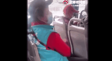 骂外地人的“正黄旗”北京大妈被行拘