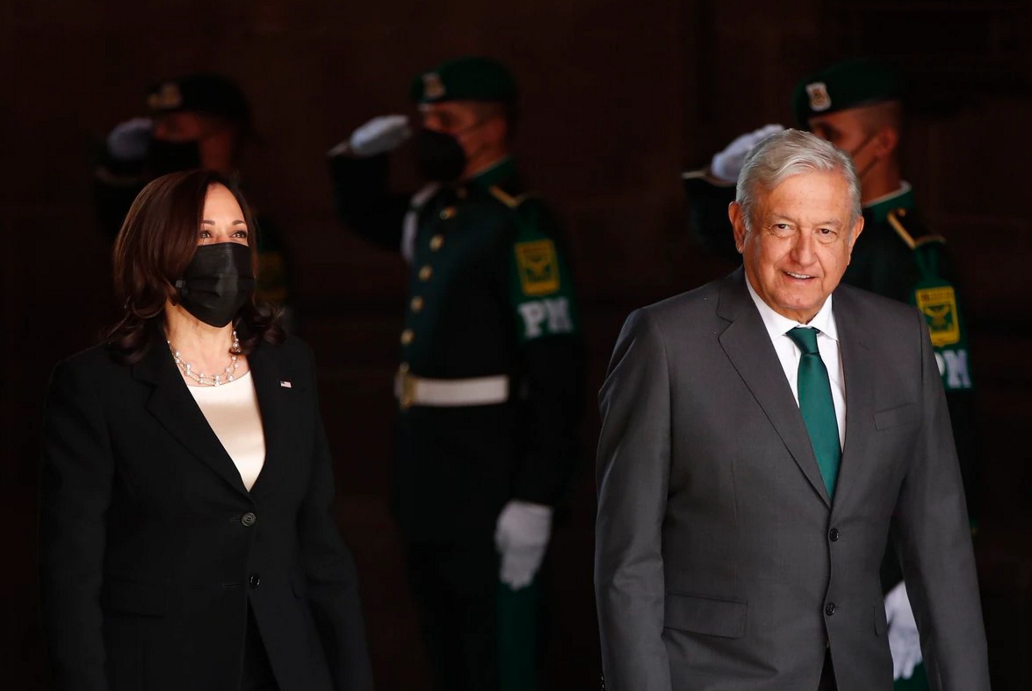 △美国副总统哈里斯（左）与墨西哥总统洛佩斯（右）
