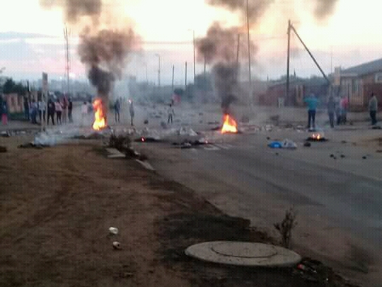 南非夸纳省多地发生抗议活动并引发骚乱 中国驻德班总领馆提醒中国公民加强防范