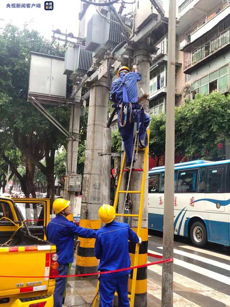 强降雨致四川巴中2.7万户停电 电力部门正在紧急抢修