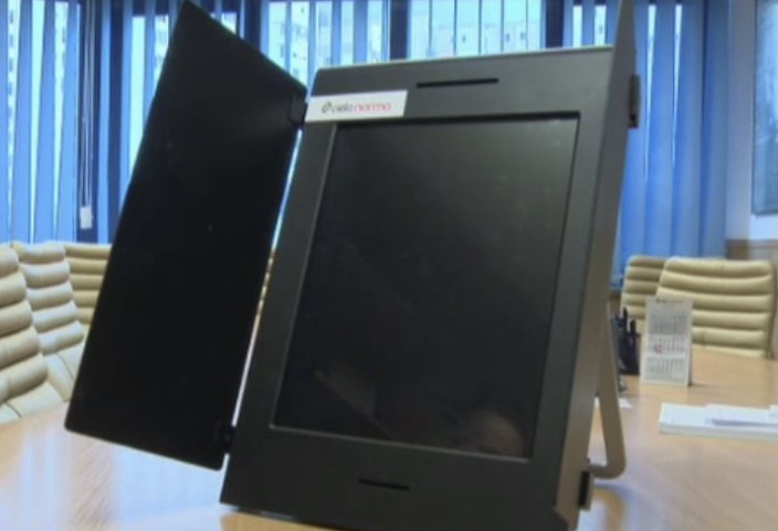 保加利亚举行新一届议会选举 12个投票站电子投票机出现故障