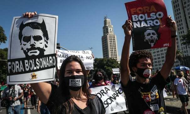 里约热内卢的抗议者要求罢免博索纳罗（图源：外媒）