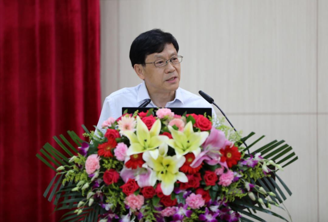 仪式上,康清宣读关于成立"黄河国家文化公园研究院"的批复;沙勇忠介绍