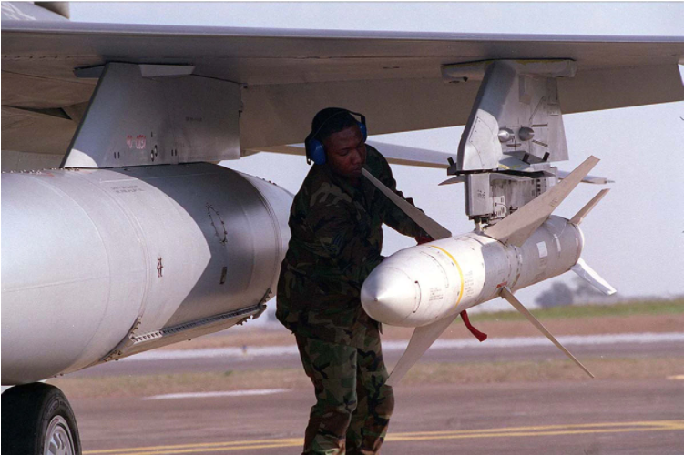 F-16���Y�C���d�ġ���ķ��AGM-88��ݗ�䌧�� �Y�ψD