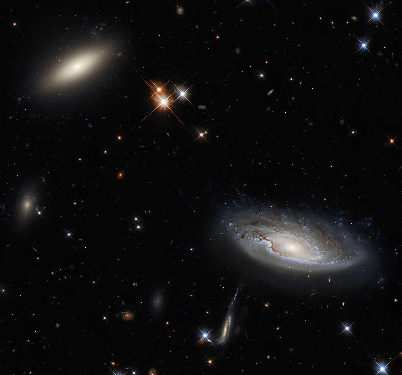 NASA分享了一张美丽的图片 显示了哈勃望远镜拍摄的两个巨大的星系