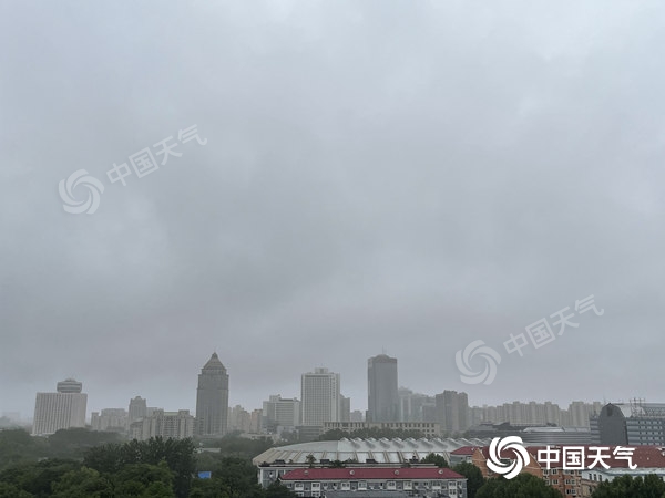 雨具随身！未来三天北京雷雨频“上线” 气温高体感闷热