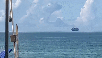 深圳近海两艘轮船神奇悬空 网友：真·空中飞船