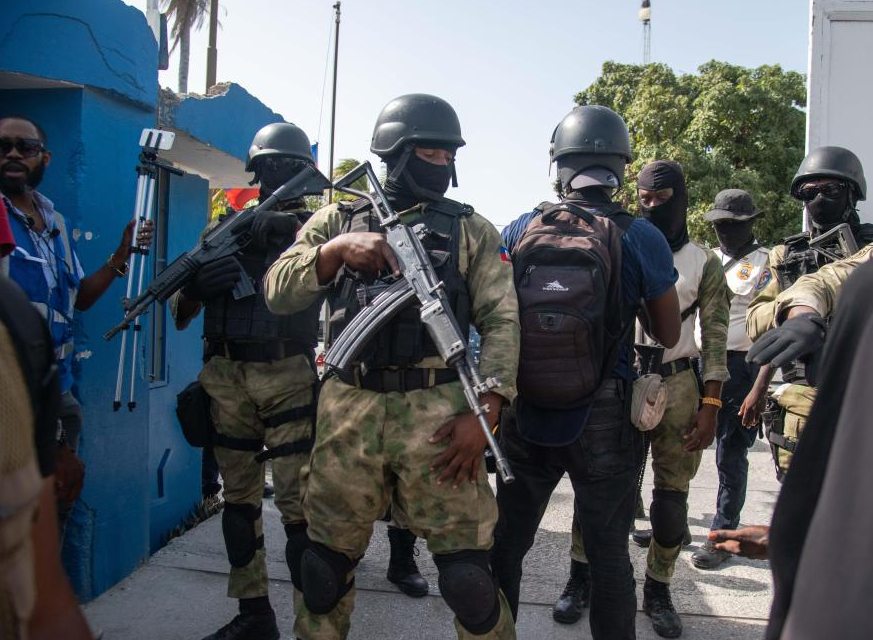 海地警方搜寻5名涉嫌刺杀总统逃犯，含知名政客及前政府官员