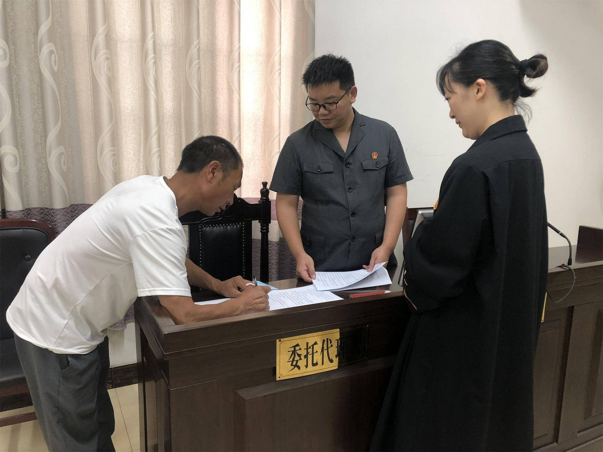 座位后边可以是门吗