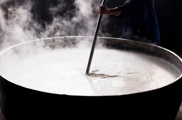 惨伊拉克厨师烹饪时不慎栽入一大锅汤里重度烧伤不幸身亡