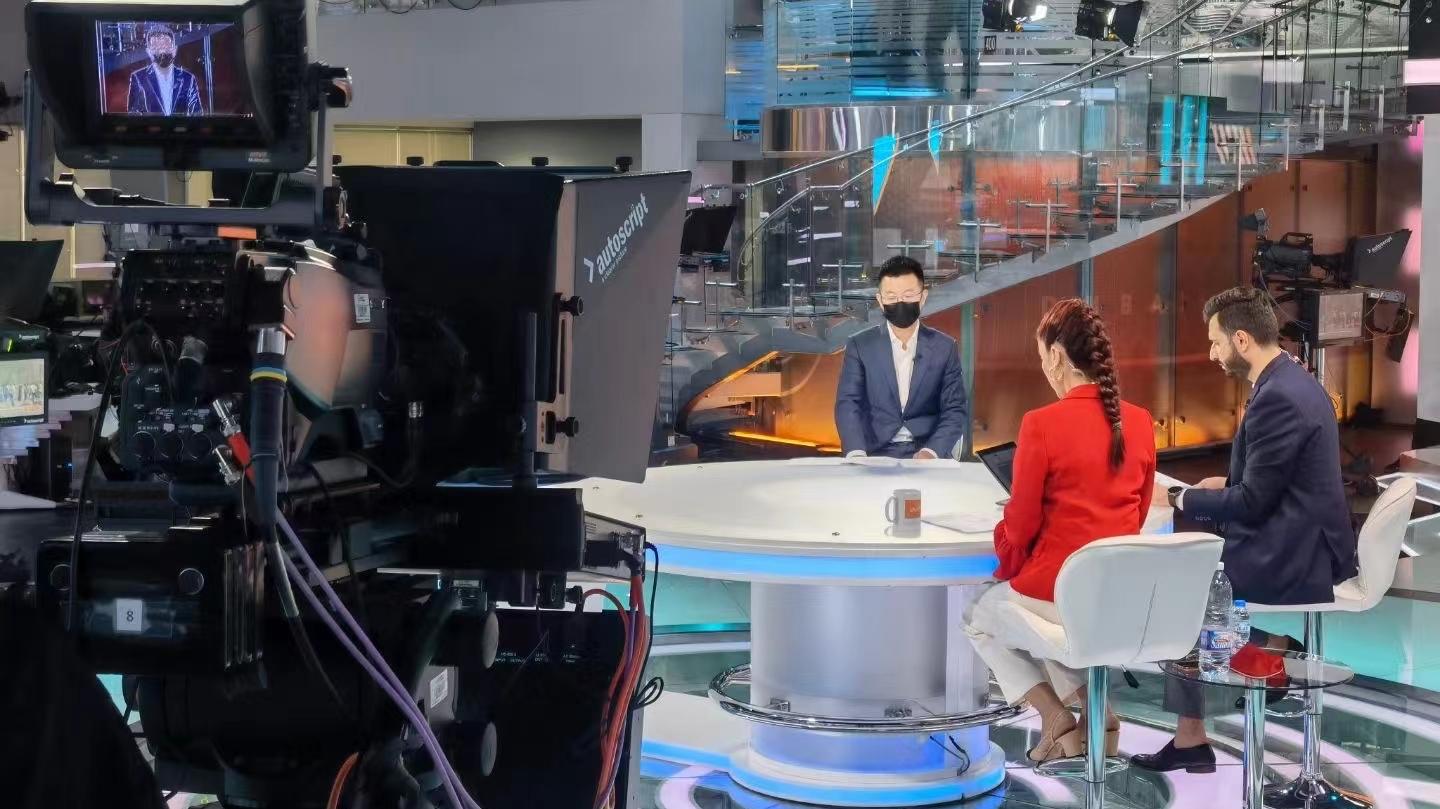 阿联酋迪拜电视台邀总台记者做客直播间 讨论中国共产党百年历史和成就