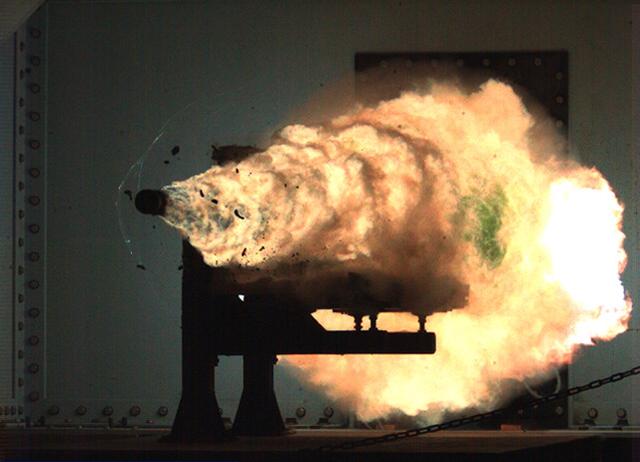 美军科幻武器电磁炮因何流产？英媒：自身缺陷、中俄高超音速导弹