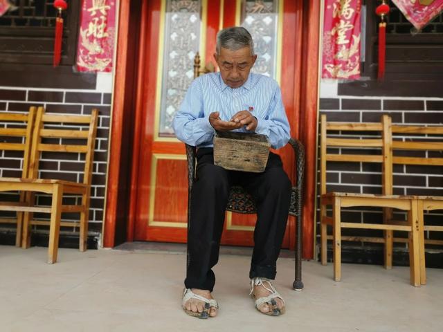 黄大发绝壁凿天渠36载：不停歇的“当代愚公”｜新京报快评_新浪财经_新浪网