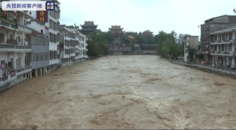 湖南洞口暴雨致部分民房被淹 紧急转移2000余人